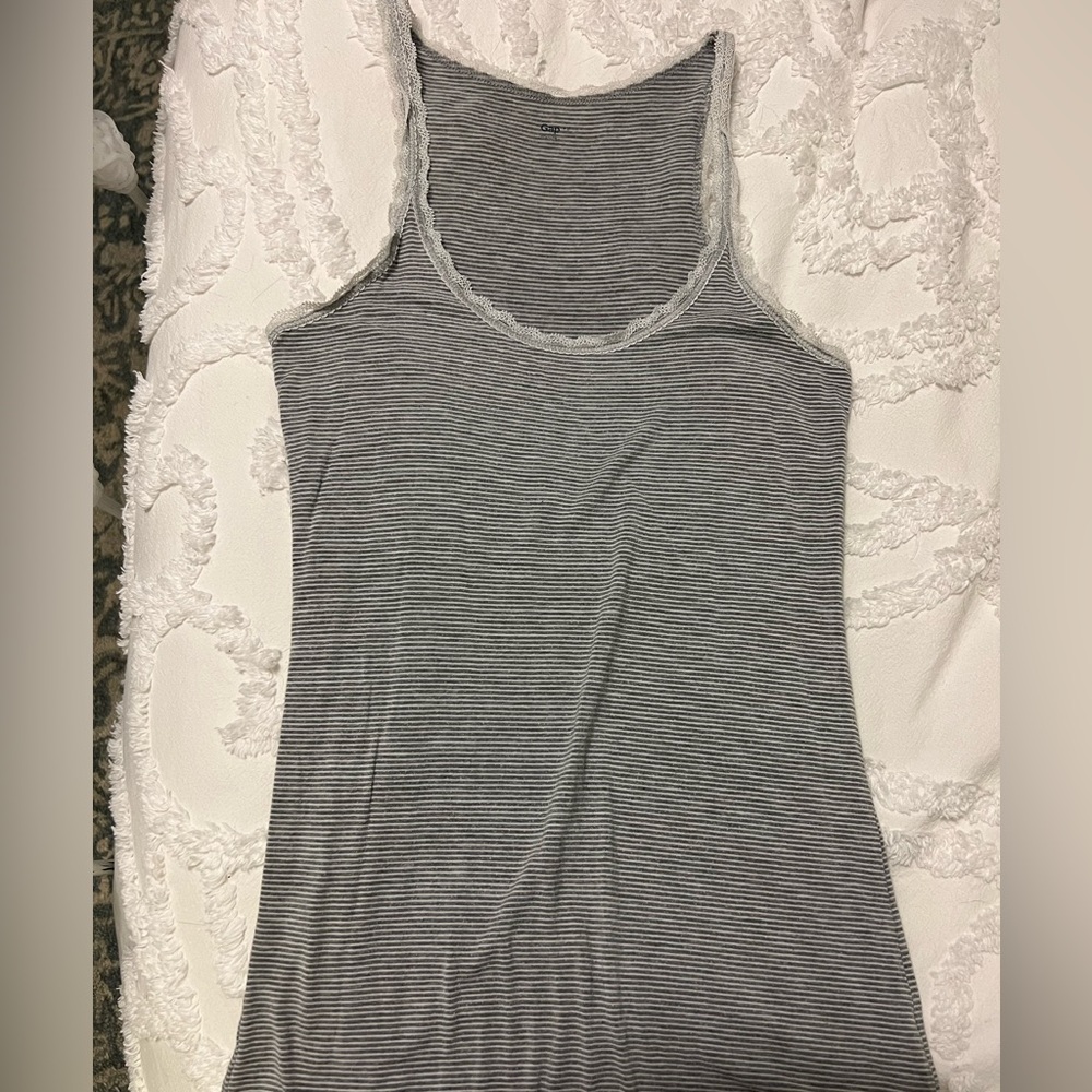 Gap Tank size small